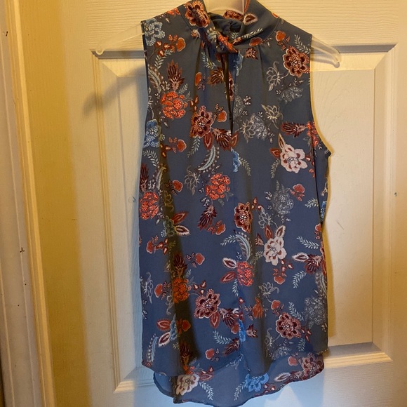 Rose + Olive grey floral sleeveless blouse - Picture 1 of 3